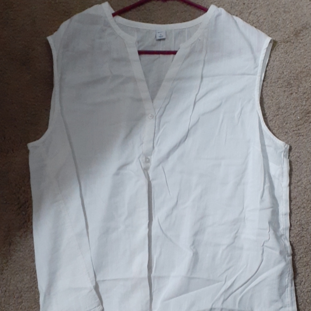 Sleeveless white shirt